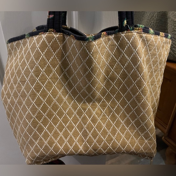 Vera Bradley Tote - Picture 3 of 4